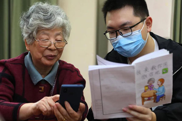 智能時代從未“拋棄”老年人，護理機器人加持讓失能老人過上品質(zhì)生活