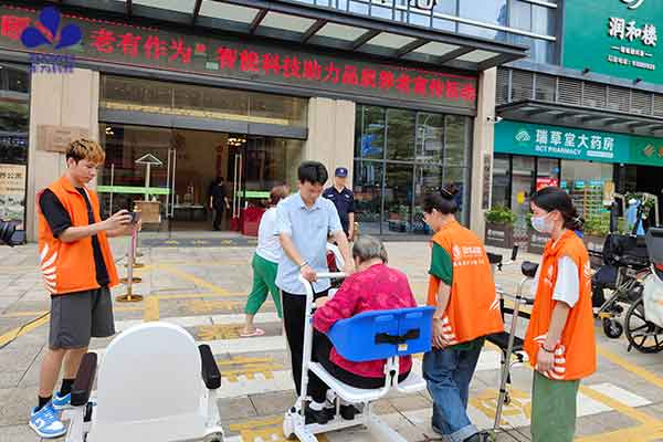 深圳作為科技攜手潤華松鶴開展科技助力頤養(yǎng)生活社區(qū)宣傳活動